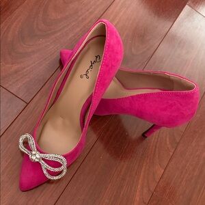 Quipid Fuchsia Heels with Sparkling Bow 4” heel NWOB